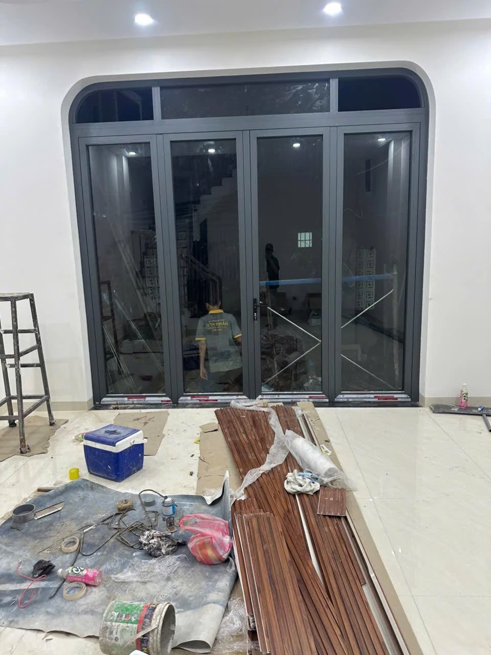 CỬA ĐI MỞ QUAY 4 CÁNH NHÔM XINGFA