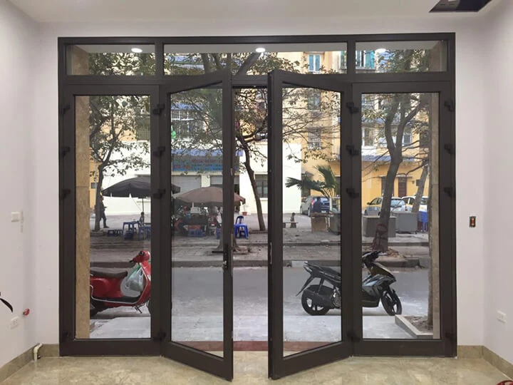 CỬA ĐI MỞ 4 CÁNH NHÔM XINGFA