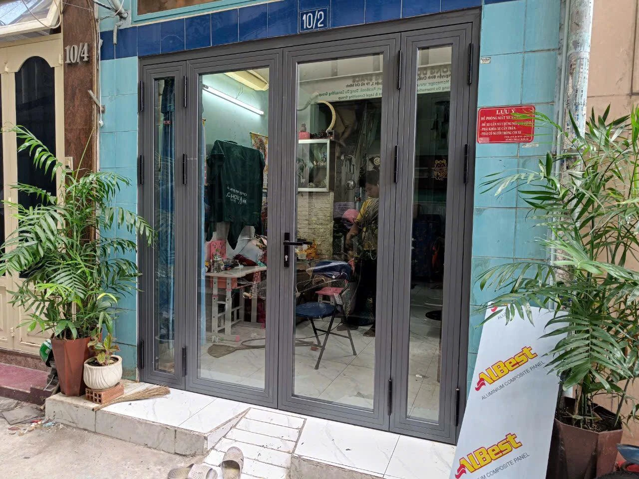 Cửa đi nhôm bền đẹp DA08